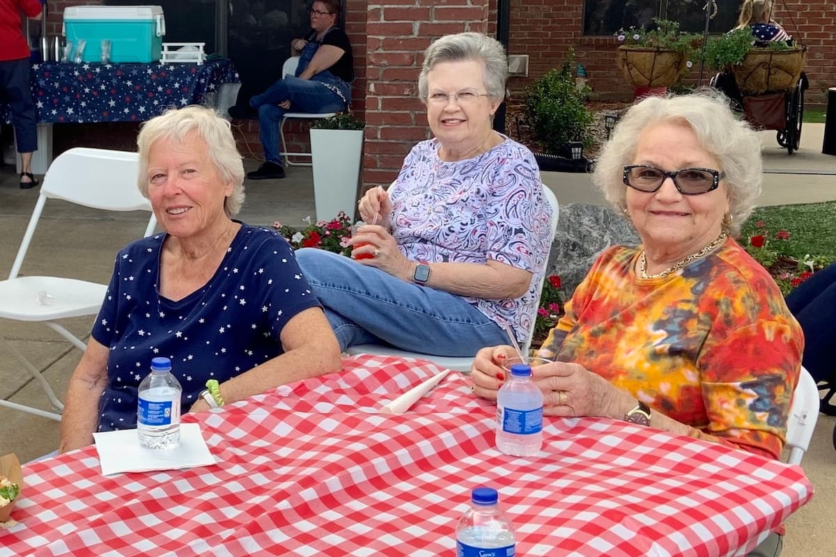 Cambridge Courts | Residents at a picnic