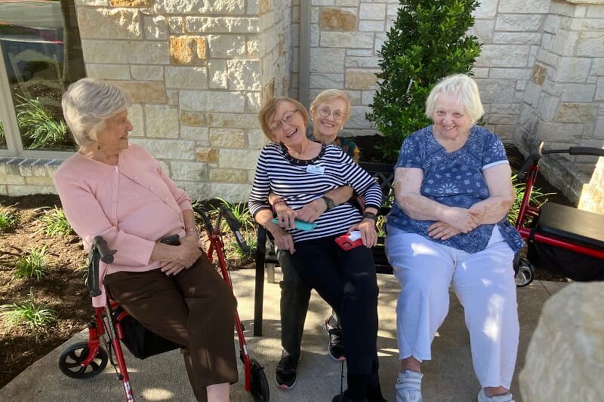 Ledgestone Senior Living | Senior friends laughing outside