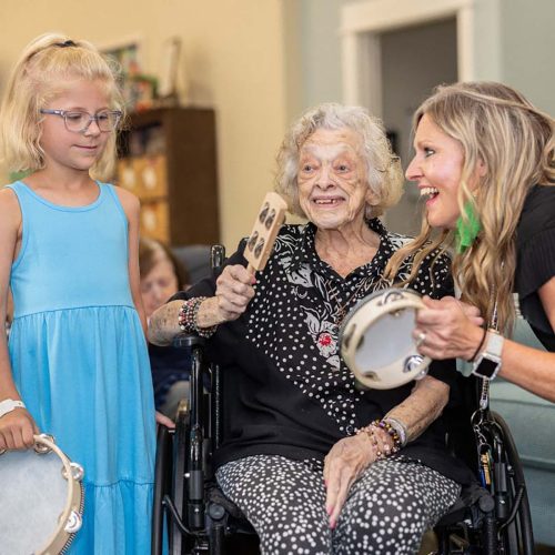 Stonecreek of Copperfield | Senior memory care residents singing