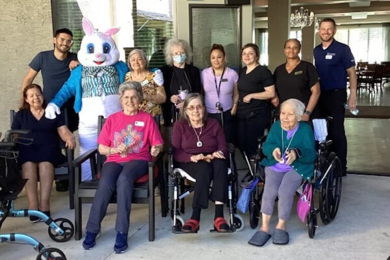 Tech Ridge Oaks | Seniors celebrating easter