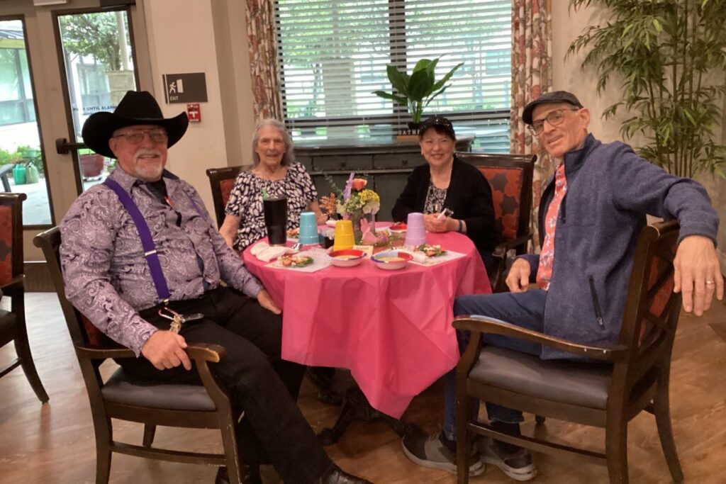 Tech Ridge Oaks | Seniors Eating a Healthy Meal