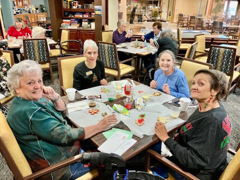 Tech Ridge Oaks | Seniors making cookies