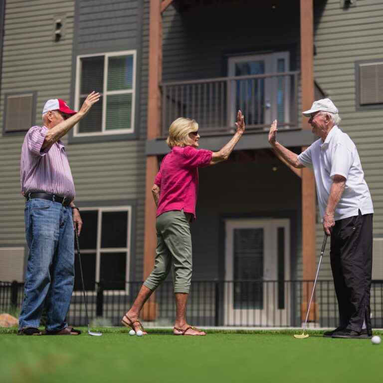 The Bluffs of Flagstaff | Senior friends enjoying golf together