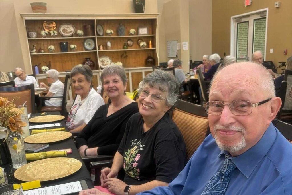 Arabella of Red Oak | Nursing and Rehabilitation Homes | Happy Residents Enjoying A Meal