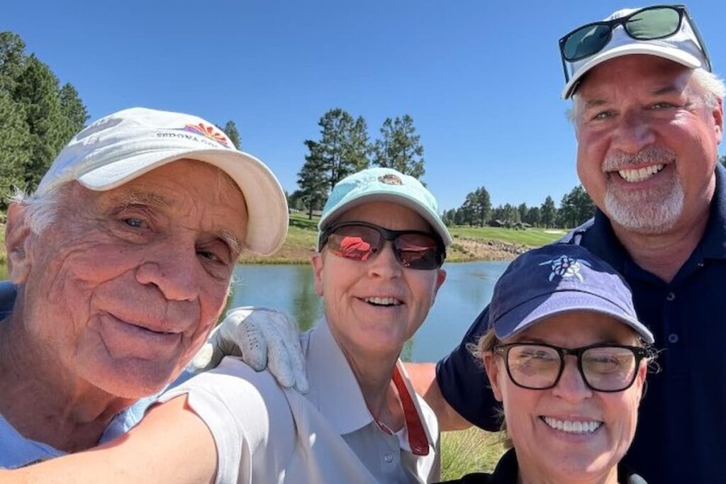 The Bluffs of Flagstaff | Senior community residents playing golf